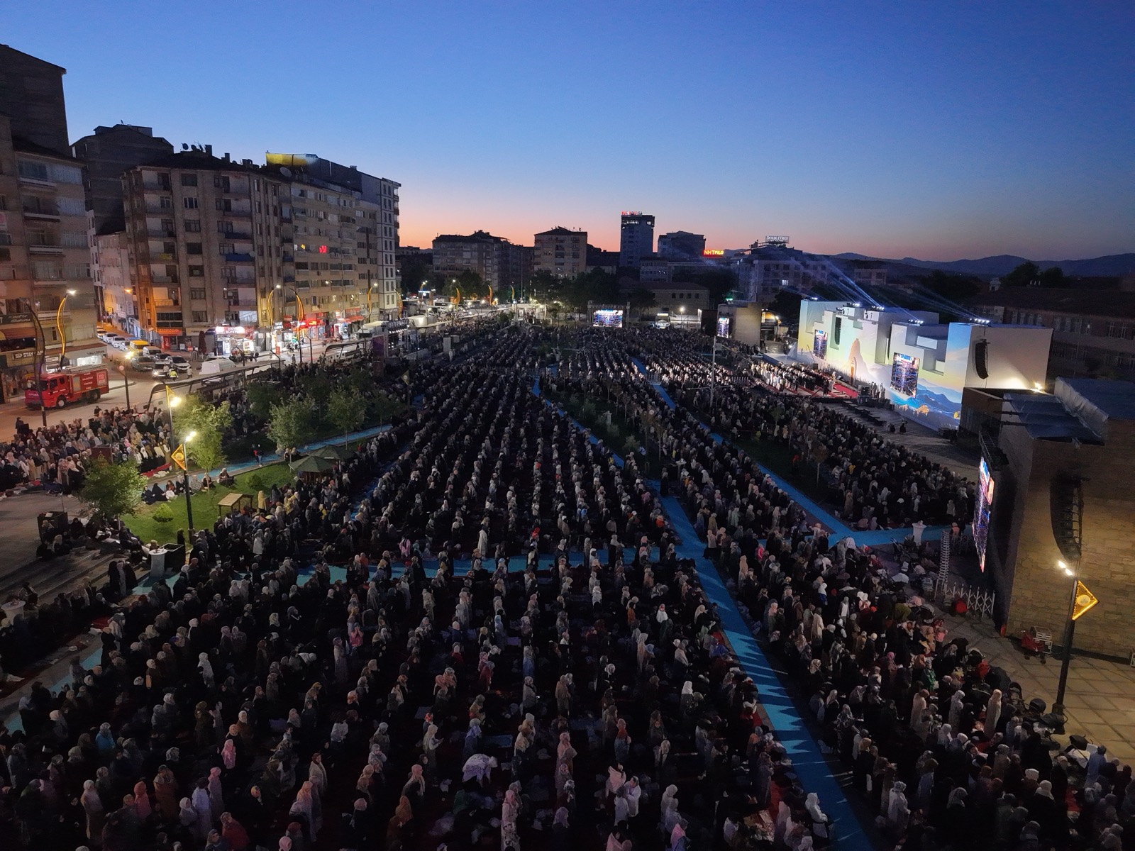 Doğuş Elazığ Buluşması — Havadan namaz safları